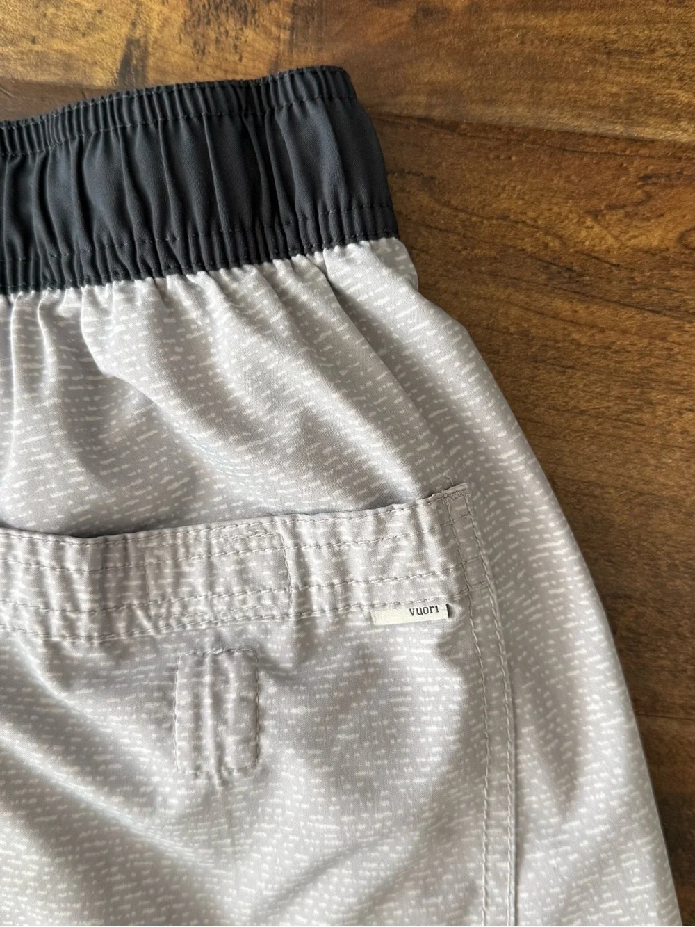 Vuori Kore Shorts - Men's Size Small Platinum Lined 5” - Picture 5 of 5